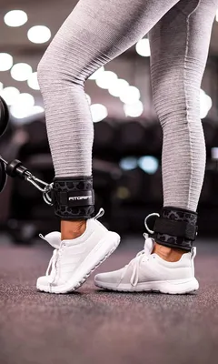Productafbeelding van Famanu enkelbanden voor kabelmachines - Gevoerde enkelriemen - 2 stuks fitnessriemen