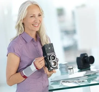 Produktbild von Handgelenkbandage Actimove ManuMotion anthrazit>>>>Gr. M rechts
