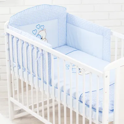Produktbild von Babybettwäsche Komplettset 18 Teilig ohne Bett für Bettchen in Größe 60x120 aus 100% Baumwolle bestickt mit einem Teddybär mit Herz inkl. Moskitonetz Blau