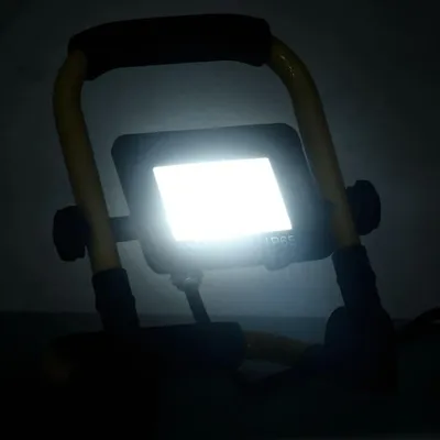 Produktbild von vidaXL LED-Fluter mit Handgriff 20W Kaltweiß