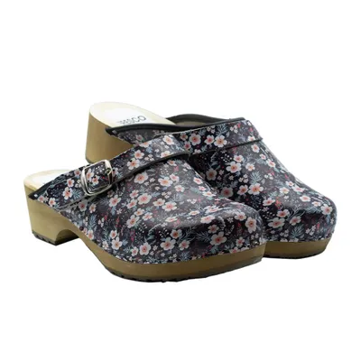 Produktbild von Damen Holzclogs aus Echtleder Schwarz mit floralem Muster – Bequeme Holzpantoletten mit verstellbarem Riemen 37