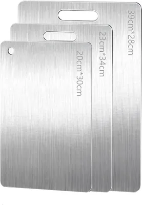 Produktbild von PolkaHome® 3er Set Titan Schneidebretter, Doppelseitig, 316 Edelstahl, 20x30/23x34/39x28 cm, Spülmaschinenfest, Messerschonend, Antirutsch