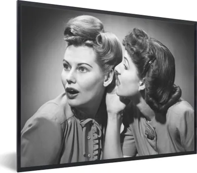 Produktbild von MuchoWow® MuchoWow® Gerahmtes Poster Tratschende Frauen 40x30 cm - Poster mit zchwarzem Bilderrahmen - Kunstposter - Wanddekorationen