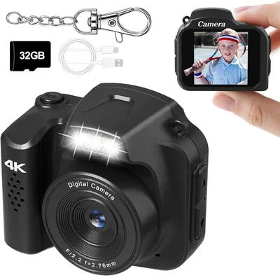 Produktbild von Mini Kamera Schlüsselanhänger 4K, Digitalkamera mit 32GB Speicherkarte, tragbar, mit Display & LED Blitz, Retro Geschenk für Kinder & Reisen