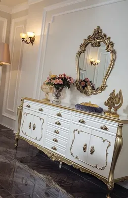 Produktbild von Casa Padrino Luxus Barock Möbel Set Sideboard mit Spiegel Weiß / Gold - Prunkvoller Massivholz Schrank mit elegantem Wandspiegel - Möbel im Barockstil