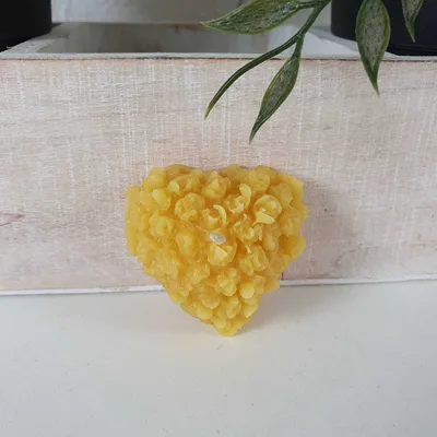 Immagine prodotto di Candela in cera d'api Candela a forma di cuore con rose 2 cm