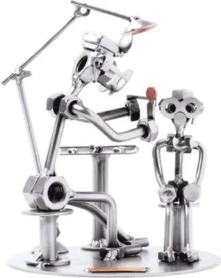 Produktbild von Handgefertigte Metallfigur HNO-Arzt – Unikat aus Stahl & Kupfer