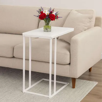 Productafbeelding van Een bijzettafeltje in de vorm van een C - met een tafelblad met een houtstructuur en een metalen frame