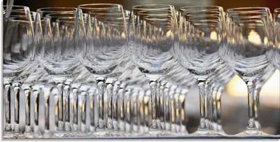 Produktbild von ARTland Glasbild Weingläser Größe: 100x50 cm