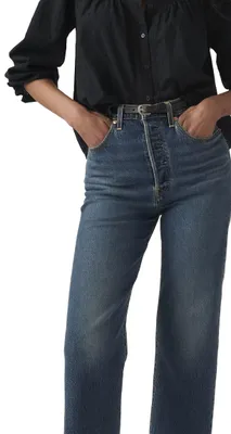 Productafbeelding van Levi's Ribcage Straight Ankle, model "Analyze This", in de kleur Ltw