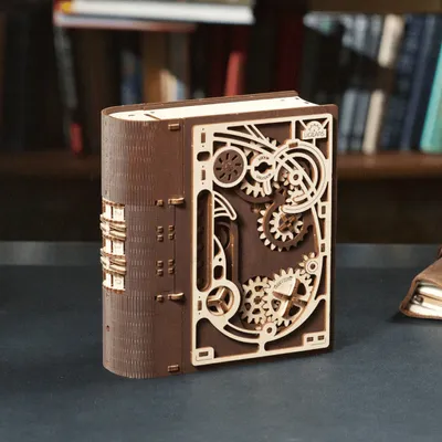 Produktbild von Book of Secrets mit Zahlenkombination aus Holz