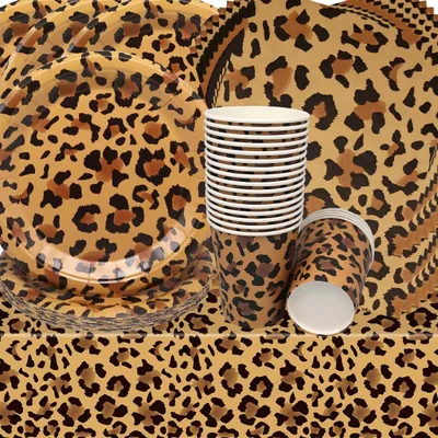 Productafbeelding van Verjaardagsdecoraties 61 stuks - Feestservies voor 20 personen - Borden/kopjes/servetten - Luipaardpatroon - Tafelkleed 137x274 cm - Geschikt voor binnen/buiten