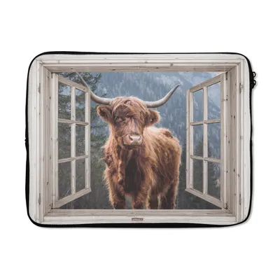 Produktbild von MuchoWow® Laptop Hülle 15 Zoll Schottischer Highlander - Berg - Kuh - Aussicht Laptoptasche - Laptoptasche - Sleeve - Rundum-Schutz