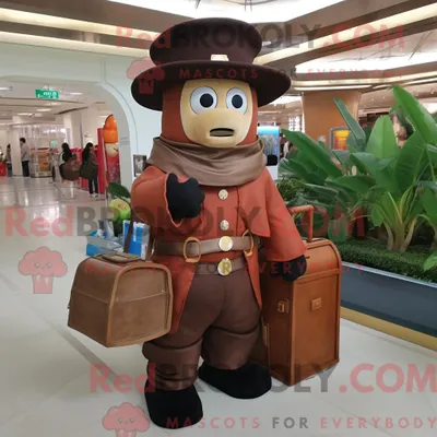 Produktbild von Maskottchen REDBROKOLY eines braunen Zirkusdirektors mit Cargo-Shorts und Messenger-Taschen