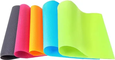 Produktbild von LATRAT Antibakterielle Kühlschrankmatten, Matten, entziehend, farbenfroh, zuschneidbar, Silikon Kühlschrankpads, 45 x 29 cm, 10 Stück