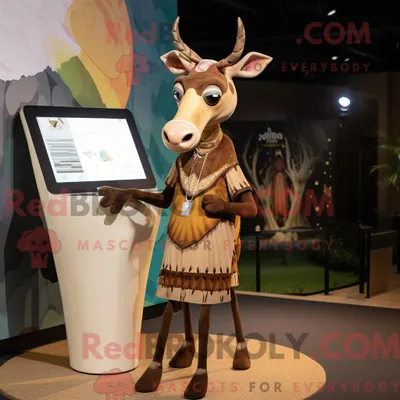 Immagine prodotto di Personaggio mascotte REDBROKOLY di un Okapi marrone chiaro vestito con minigonna e berretto