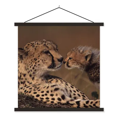 Produktbild von MuchoWow® Textilposter Gepardenmutter und Jungtier 60x60 cm mit schwarzem Rahmen - Posteraufhänger