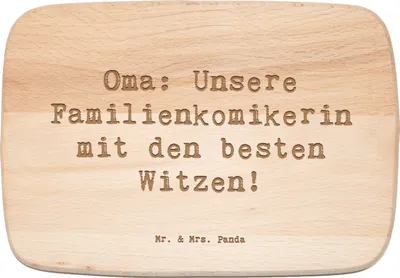 Produktbild von Mr. & Mrs. Panda Schneidebrett Holz Spruch Oma Familienkomikerin - Transparent - Geschenk, handgemacht, Geburtstage, Witze, Holzbrett, Küchenbrett, Geborgenheit, Freude