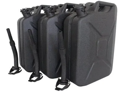 Image de Unyqoos® : Lot de 3 bidons métalliques de 20 litres – Noir texturé, homologués UN, bec verseur flexible, pour essence, diesel et huile moteur