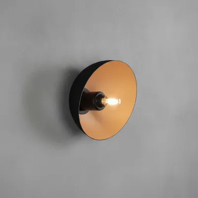 Productafbeelding van Design wandlamp Onia zwart met goud, AI-gegenereerde afbeelding