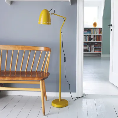 Immagine prodotto di Lampada da terra, color giallo senape.