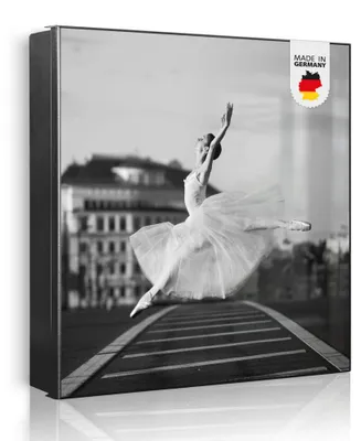 Produktbild von banjado Schlüsselkasten aus Metall, 30x30cm groß mit 32 Haken, als Magnettafel nutzbar, Korpus schwarz, Anschlag rechts, Ballerina In Moskau [SKG1 12809]