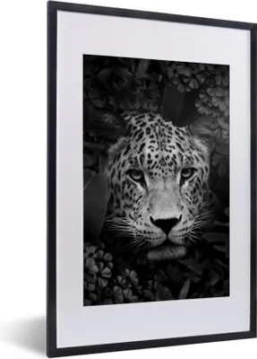 Produktbild von MuchoWow® Gerahmtes Poster Panther zwischen Blumen im Dschungel - schwarz und weiß 40x60 cm - Poster mit Schwarzem Bilderrahmen Wandposter Rahmen Foto Bilder - Poster in Rahmen