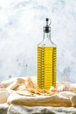 Produktbild von Gläserner Ölofens mit geriffeltem Design und Edelstahl-Serviergefäß