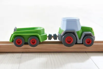 Image de Kullerbü - Tracteur avec remorque