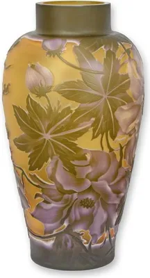 Productafbeelding van A Cameo Glass Vase 'Peony'