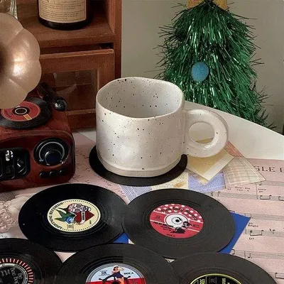 Produktbild von Famanu Untersetzer Retro Vinyl-Design - Set von 6