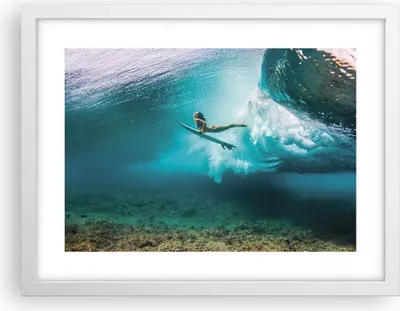Produktbild von Gerahmtes Poster - Weißer Rahmen - Surfen Unterwasser Frau - 40x30 cm - Wand Bild - Wanddeko - Wandbilder - Kunstposter - Wandposter - Bilderrahmen - Bilder - Kunstdruck - P2WAA40x30-4898