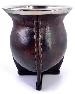 Imagen del producto de YVY Maté – Juego de mate y calabaza "Camionero Alpaka" de 200 ml – Cuero color ocre, anillo de alpaca – fabricado a mano en Uruguay