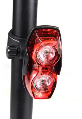 Immagine prodotto di Luce di segnalazione esterna per bicicletta a LED, impermeabile e super luminosa, con luce rossa, 3 livelli di luminosità, 2 batterie AAA.