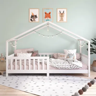 Produktbild von Hausbett LISAN aus massiver Kiefer in weiß, schönes Montessori Bett in 90 x 200 cm, stabiles Indianerbett mit Rausfallschutz und Dach