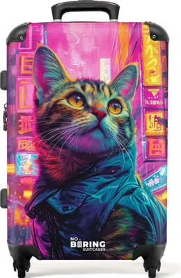 Produktbild von NoBoringSuitcases.com® Großer Koffer - Katze mit Mantel in bunter Stadt - Kombinationsschloss TSA - Hartschalen Trolley 4 Rollen - 72 liter - Reisekoffer - 66 cmKoffer Mittelgroß 67x43x25 cm, 72L,