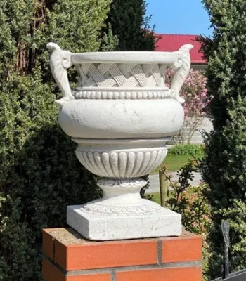 Obrázok produktu pre Casa Padrino Barokná záhradná dekorácia kvetináč biely v. 53 cm - Nádherný kvetináč v barokovom štýle - Barokná záhradná dekorácia - Barokná dekorácia terasy - Barokové dekorácie doplnky