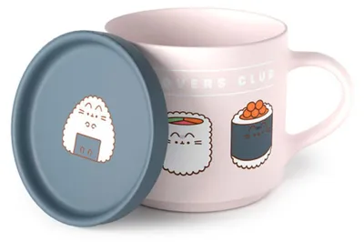 Zdjęcie produktu dla Zestaw porcelanowy kubek z pokrywką - Pusheen Sushi Lover