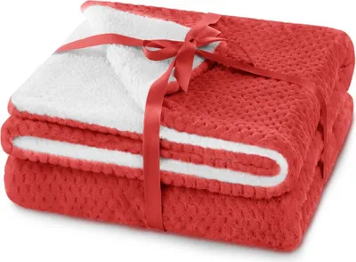 Produktbild von Kuscheldecke Tagesdecke 130 x 180 cm Rot Wohndecke Sofadecke Decke XXL 400 GSM Shleepy