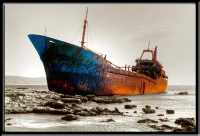 Image de Colourlight - Poster - Shipwreck + cadre amovible, Shinsuke® Maxi MDF noir, vitre acrylique