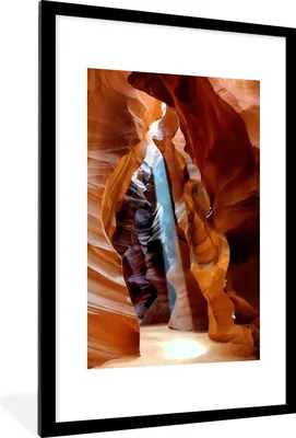Produktbild von MuchoWow® Gerahmtes Poster Sonnenlicht durch die schmalen Risse des Antelope Canyons 60x90 cm - Poster mit Schwarzem Bilderrahmen Wandposter Rahmen Foto Bilder - Dekoration - Wandposter Wohnzimmer - Hochwertig