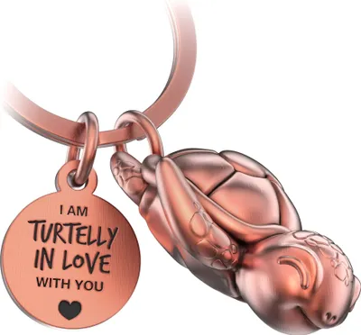 Produktbild von FABACH Schildkröte Schlüsselanhänger Snappy mit Herz und Gravur - Süßer Schildkröten Schlüsselanhänger - Liebe Glücksbringer Schildkröte als Geschenk für Partner - Turtelly in Love