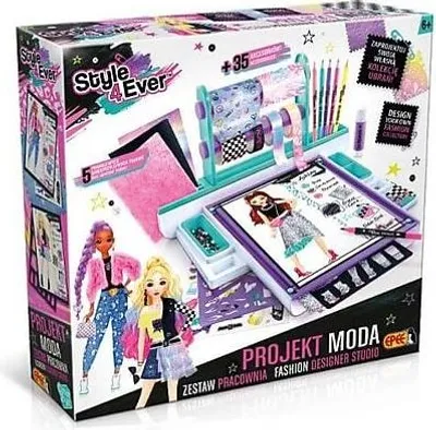 The image shows the packaging of a fashion designer studio toy set, featuring illustrations of dolls and design elements.
