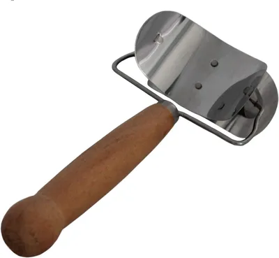 Produktbild von Teigmesser für Pelmeni und Wareniki mit Holzgriff, 18 cm lang, 7,2cm Schneidbreite