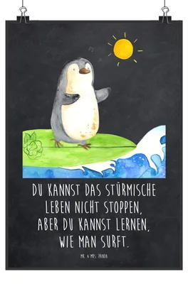 Produktbild von Mr. & Mrs. Panda Bild Pinguin Surfer DIN A1 - Kreidetafel - Geschenk, Portugal, Hawaii, drucke, grafikposter, Urlaub, Optimistisch, Wandbild, wanddeko, Surfen, Motiviert