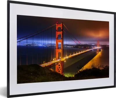 Produktbild von MuchoWow® MuchoWow® Gerahmtes Poster Die Golden Gate Bridge bei Nacht beleuchtet 60x40 cm - Poster mit zchwarzem Bilderrahmen - Schlafzimmer - Plakat in Rahmen - Drucken