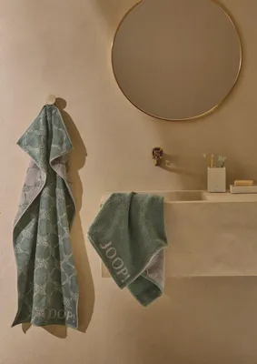 Productafbeelding van JOOP! Handdoek Classic Doubleface, kleur: Pinie, afmeting: 50x100 cm