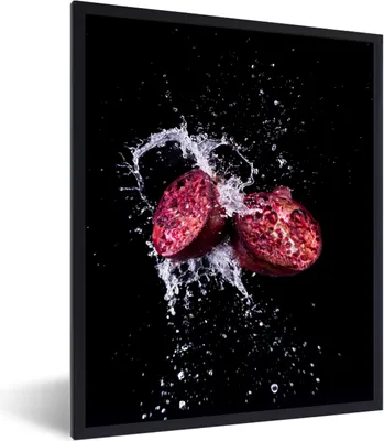 Produktbild von MuchoWow® Gerahmtes Poster Granatapfel - Frucht - Wasser - Schwarz - Violett 60x80 cm - Poster mit Schwarzem Bilderrahmen Wandposter Rahmen Foto Bilder - Premium - Wanddeko Wohnzimmer