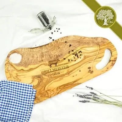 Produktbild von Steakbrett GRILLMEISTER | Personalisiertes Schneidebrett aus Olivenholz | Servierbrett mit Gravur zum Grillen