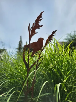 Produktbild von Edelrost Gartenstecker Teichrohrsänger an Schilfgras